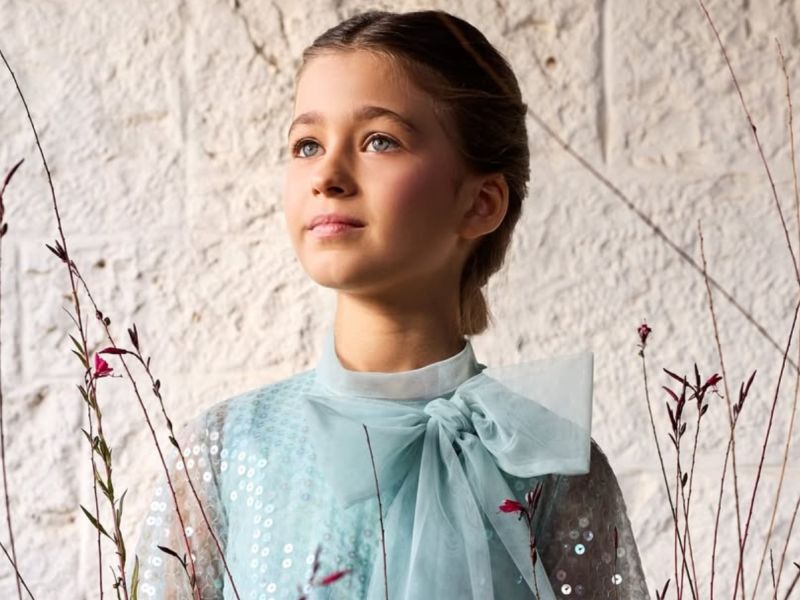 إيلي صعب يدخل عالم أزياء الأطفال بلمسة تجمع بين المرح والفخامة لصيف 2026