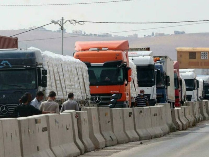 تكدس الشاحنات في معبر نصيب الحدودي