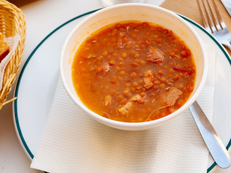شوربة الطماطم والعدس الطازجة