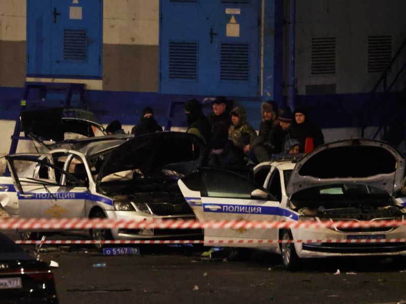 Suicide bombing kills police officer in Moscow