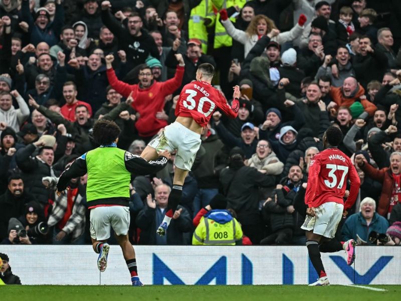 Carrick Praises Sesko and Mainoo