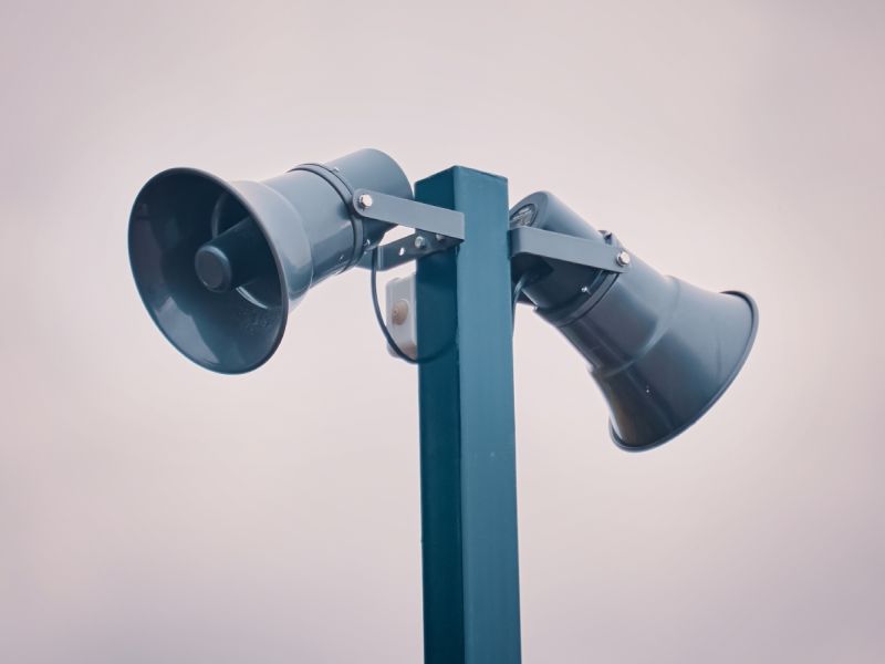 تفسير حلم سماع صفارات الإنذار في المنام