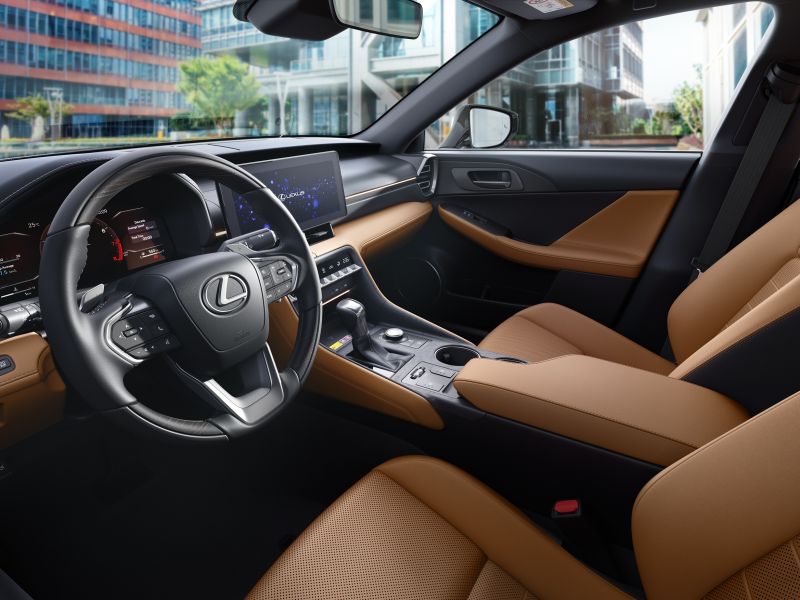 Lexus Debuts the New IS350 in the Middle East with Refined Performance and Design