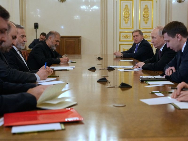 Araghchi meets Putin in Moscow