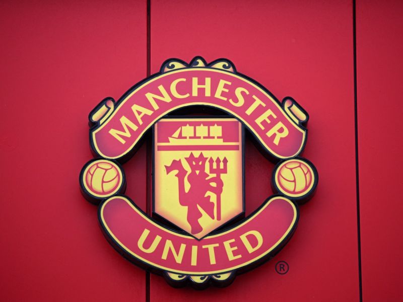 أسطورة مانشستر يونايتد يعود للملاعب بعمر 40 عامًا