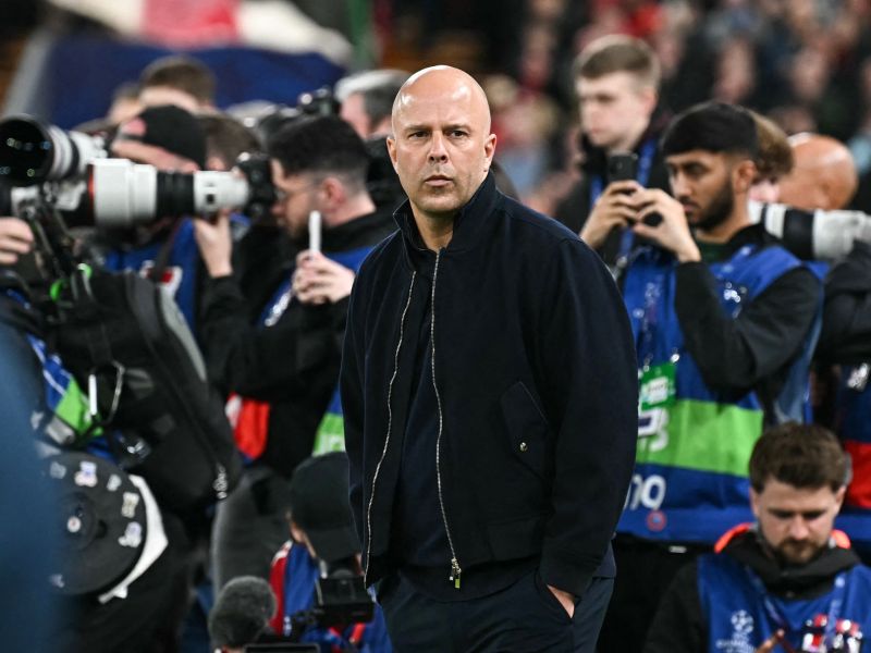 جيرارد يعلق على مستقبل سلوت مع ليفربول