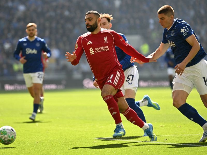 تمزق عضلي يبعد صلاح حتى نهاية الموسم