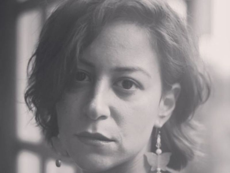 الحزن يخيم على منة شلبي بعد وفاة والدها