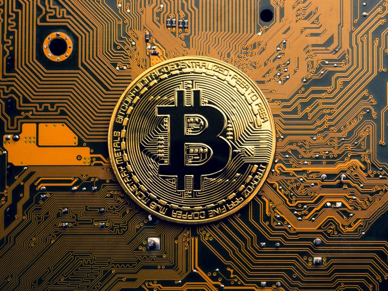 أدنى مستوياتها منذ 2011 استقرار عملة بيتكوين وتراجع أحجام التداول في العملات المشفرة