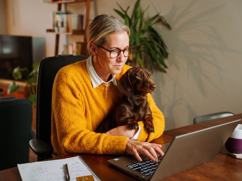 بعد إيقاف العمل بقرار غلق المحال والمراكز التجارية والمطاعم في الساعة 11 مساء