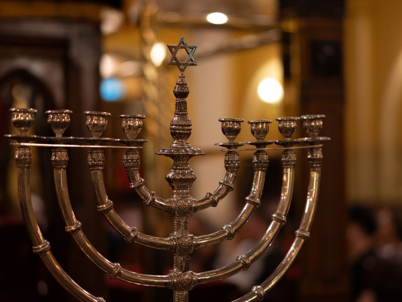  استهداف كنيس يهودي