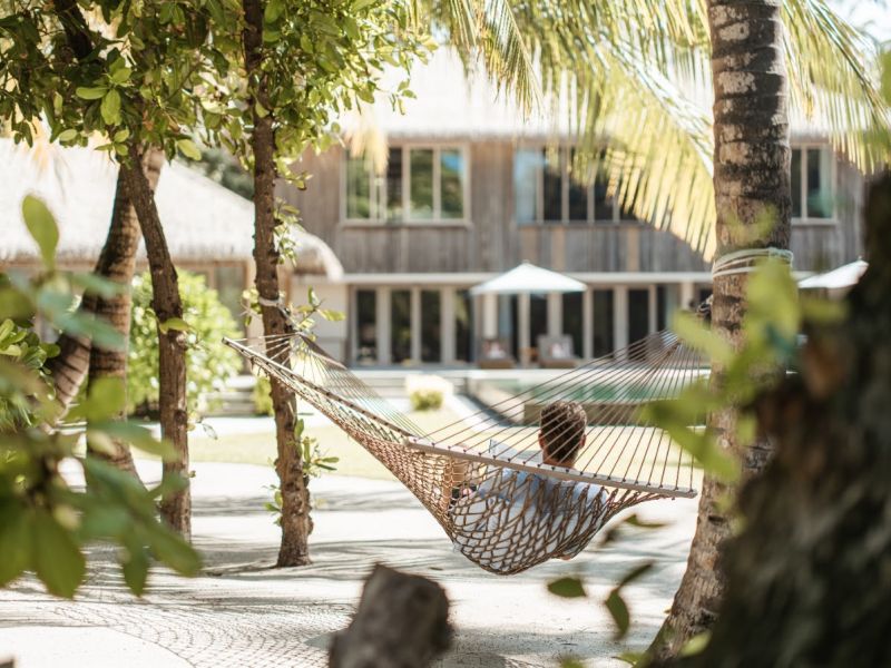 منتجع إنتركونتيننتال المالديف ماموناجاو جزر المالديف يطلق برنامج " قراءات الشاطئ " الجديد