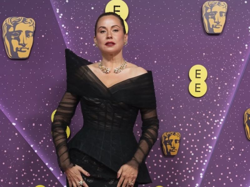 ريا أبي راشد تتألق في مهرجان كان السينمائي بإطلالة تجمع الرقي والبريق