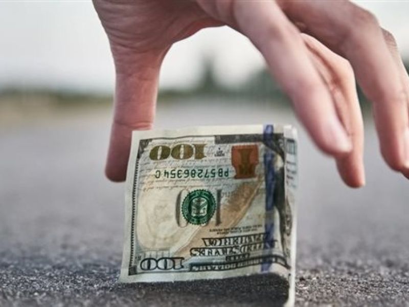 تفسير حلم جمع النقود الورقية من الأرض للمتزوجة
