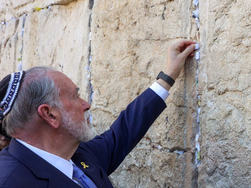 US envoy Huckabee urges Gulf states to choose between Israel and Iran 