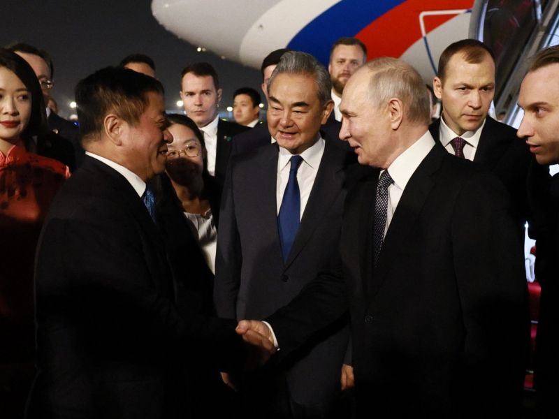 Putin arrives in Beijing