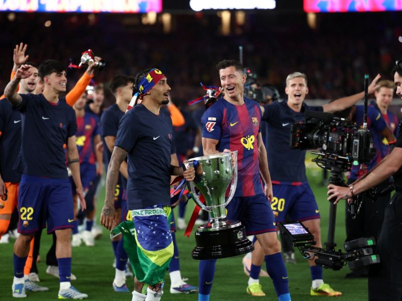 برشلونة يطارد إنجازًا تاريخيًا جديدًا بعد حسم لقب الليغا