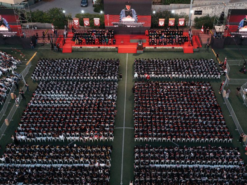 الجامعة الأميركية في بيروت تسلّم 1,470 خرّيجًا شهادات البكالوريوس في احتفال تخرّجها السابع والخمسين بعد المئة