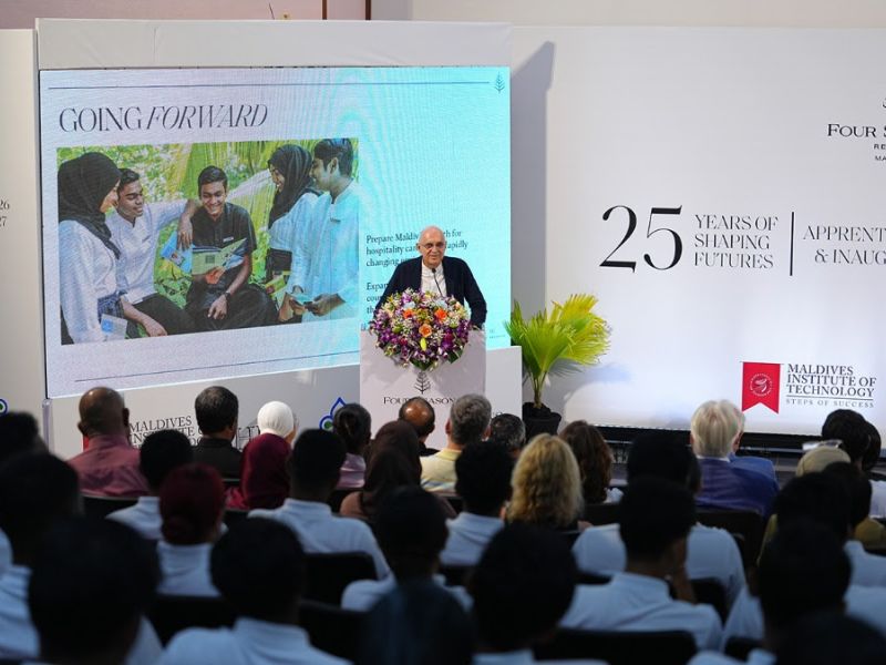    برنامج فورسيزونز المالديف للتطوير المهني يحتفي بتخريج أكثر من 1,000 خريج في يوبيله الفضي 