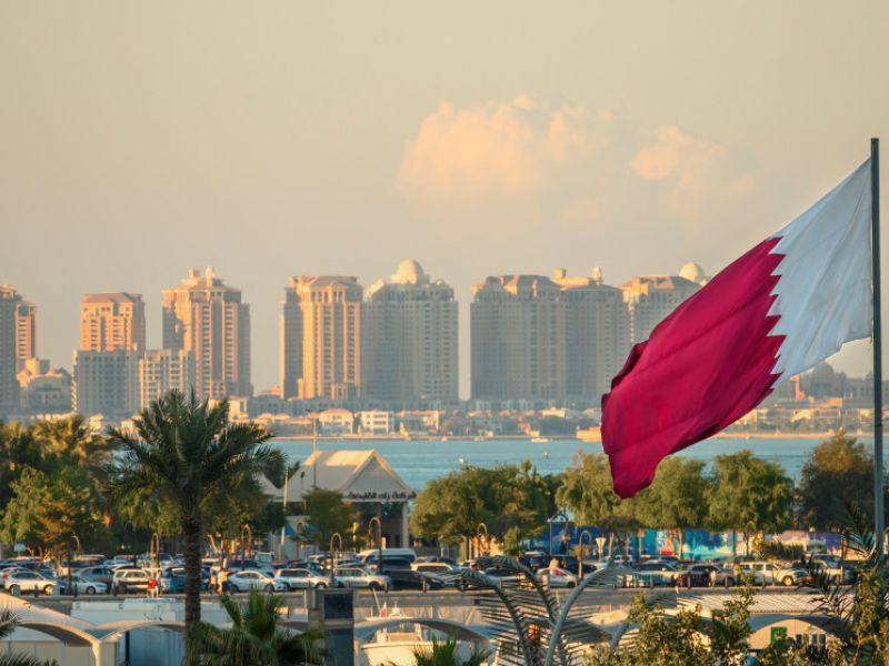 قطر تعلن التصدي لهجمة صاروخية بالتزامن مع تصاعد التوتر العسكري في المنطقة.