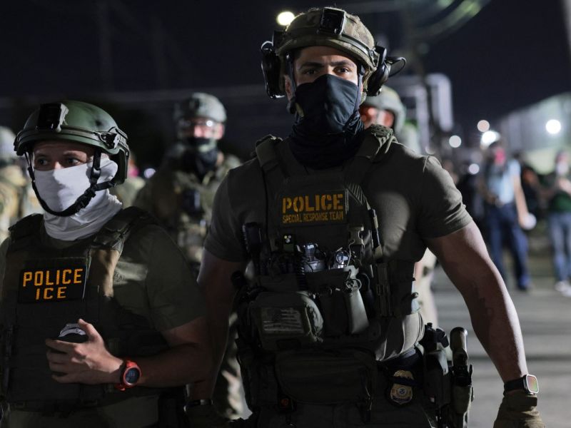 ICE agents