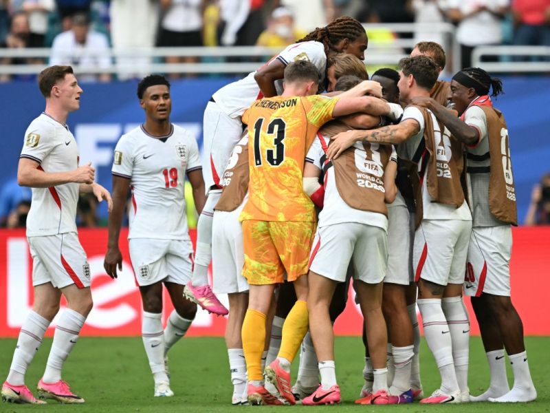 نجوم منتخب إنجلترا يحتفلون بالفوز على فرنسا في كأس العالم 2026