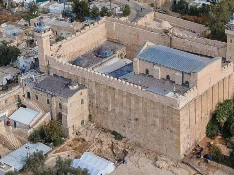 بحجة الأعياد اليهودية.. إغلاق الحرم الإبراهيمي ومنع الصلاة فيه