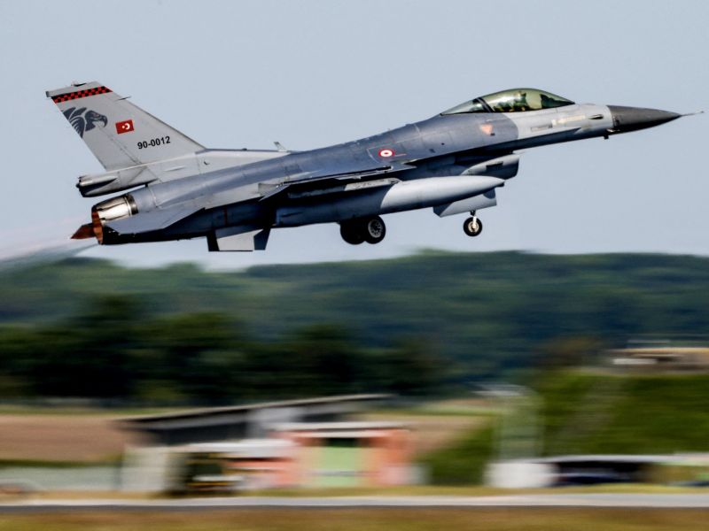 Turkish Air Force F-16 crashes during training flight in Yalova