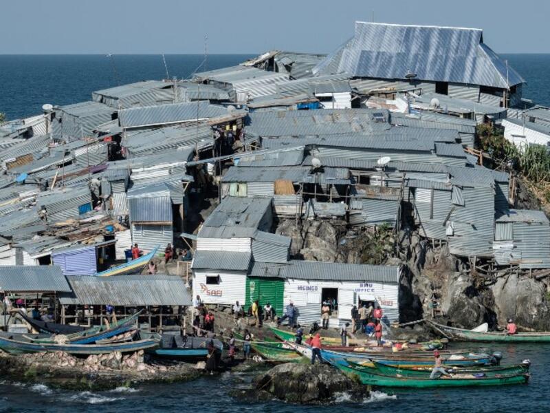 A picture taken on October 5, 2018, shows a general view of Migingo island which is densely populated by residents fishing mainly for Nile perch in Lake Victoria on the border of Uganda and Kenya. 
Yasuyoshi CHIBA / AFP