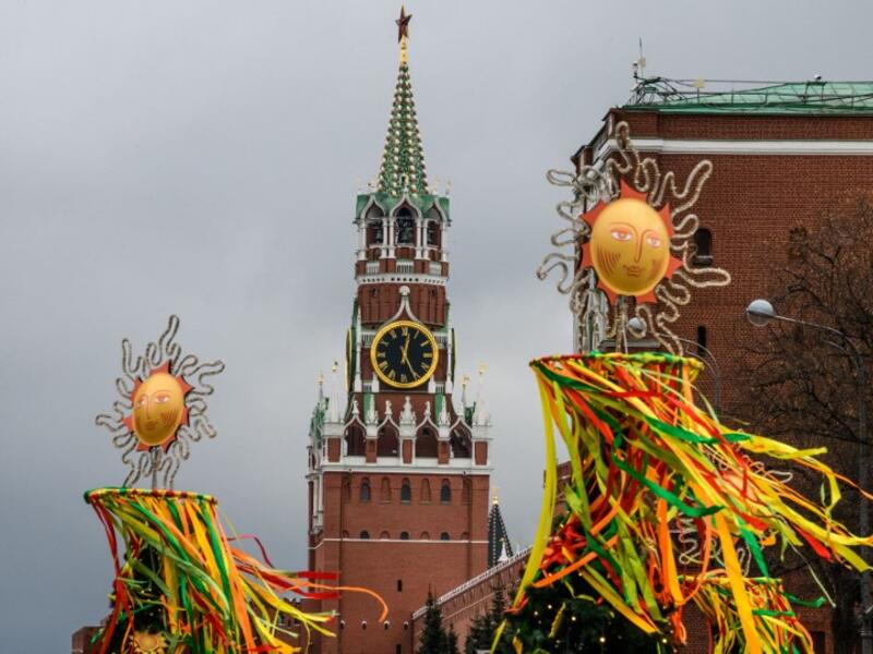 A picture taken on March 1, 2019 shows the decorations for the Shrovetide spring festival outside the Kremlin in Moscow. Mladen ANTONOV / AFP