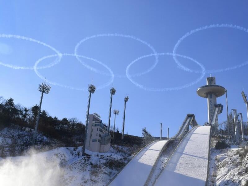 In a photo taken on Jan. 10, 2018 members of the South Korean air force Black Eagle aerobatic team perform above the ski jump venue of the Pyeongchang 2018 winter Olympics (YONHAP / AFP)