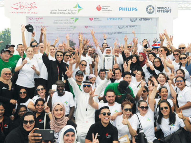 حطمت هيئة الصحة بدبي الرقم القياسي العالمي الخاص بأكبر عدد من الجنسيات المشارك في الإنعاش القلبي الرئوي (CPR)، بـ 104 مشارك، متجازوًا الرقم المسجل باسم ألمانيا في 2016، والذي لم يتجاوز 74 جنسية.