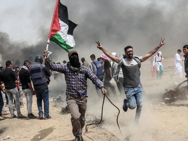 وأدان الوزراء جميع الانتهاكات الإسرائيلية بحق الشعب الفلسطيني، وأي إجراءات من قِبل قوة الاحتلال الإسرائيلي تهدف إلى تغيير طابع مدينة القدس الشرقية، أو تركيبتها الديموغرافية.