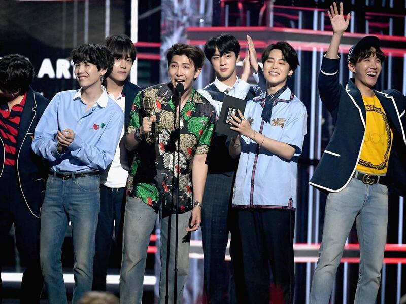 تستعد فرقة البوب BTS الكورية لإطلاق ألبومها السابع والذي يحمل عنوان Map Of The Soul: Persona في 12 أبريل القادم.