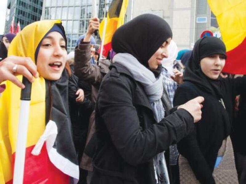 Belgian-muslim-women-protest-demonstration-hijab-burqa-niqqab-www.muslimpress.com-2015