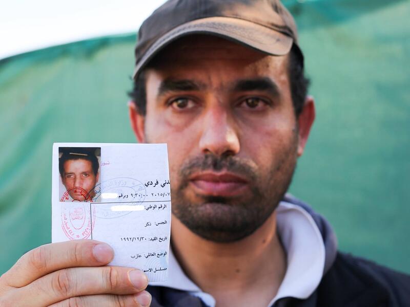 “A friend called me at work and told me that a sniper had shot my youngest brother. He’s paralyzed now and his speech is slow. He needs an operation in his eye. I’m trying to get him to Germany because I hear that maybe the doctors there can help him.” (Lesvos, Greece)