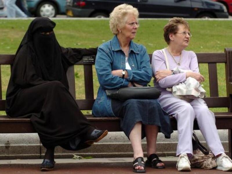 woman-burqa-park-bench-public-elderly-freemalaysiatoday.com-2015
