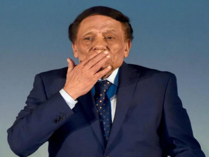 نفى نقيب المهن التمثيلية أشرف زكي المزاعم التي تم تداولها بشأن وفاة النجم القدير عادل إمام، مؤكدًا أنه لا أساس لها من الصحة، وأنه تواصل شخصيًا مع الزعيم، وتأكد أنه بخير.