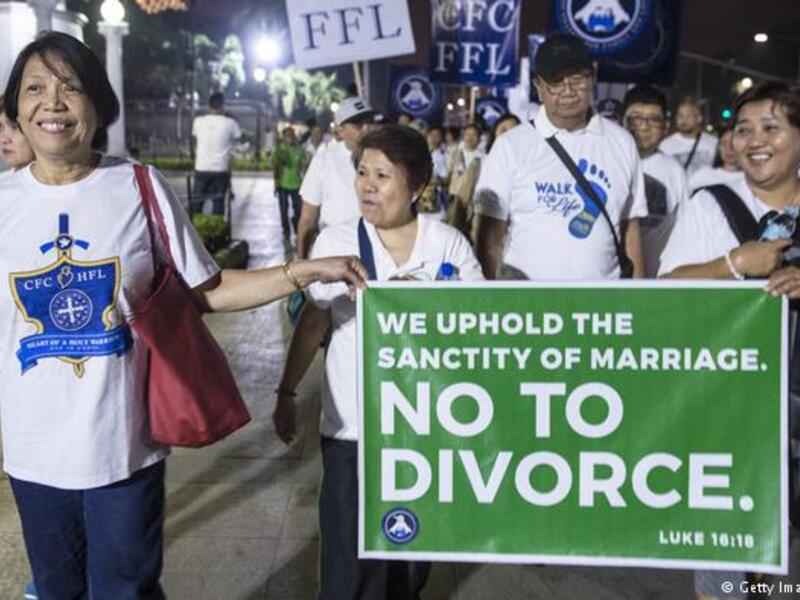 Filippinos opposing an effort to legalize divorce in Manila (AFP/File Photo)	