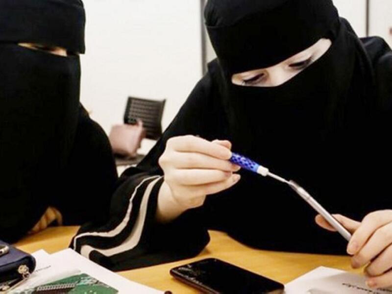 The new website “Alajnabia”, or foreigner in Arabic, aims to increase the number of women in the workforce by connecting female job seekers with recruiters. (SG)