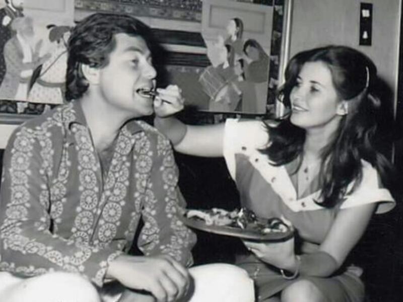 ثم تزوجت بالفنان حسين فهمي وأنجبت منه ابنتها منّة واستمر هذا الزواج فترة طويلة، الا أن المشاكل بدأت تدب بين الفنانين بسبب حساسية حسين فهمي كزوج.