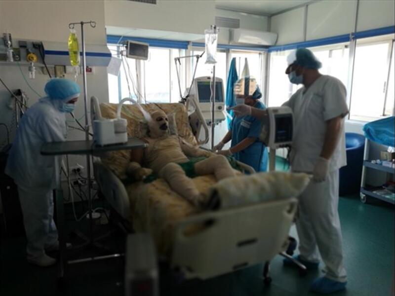 Ryad Khalaf Zibou, a 43-year-old Syrian refugee, receiving medical attention at a hospital in the northern Lebanese city of Tripoli on Jan. 10, 2018 after he set himself on fire outside the UNHCR office (IBRAHIM CHALHOUB/AFP)

