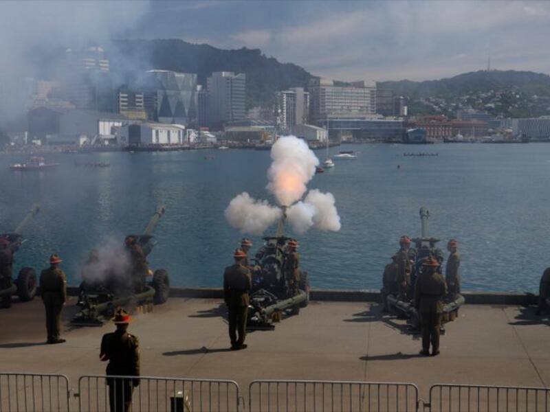 New Zealand Army howitzer cannons are fired during a 100 gun salute in a ceremony marking the 100th anniversary of the end of World War I, in Wellington on November 11, 2018. 
Marty MELVILLE / AFP