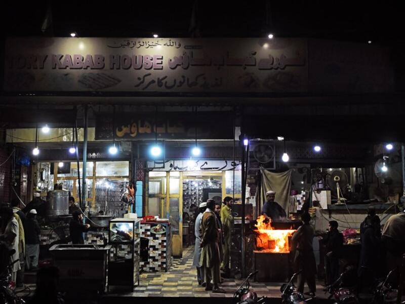 Pakistani customers gather at the Tory Kebab House in Namak Mandi in Peshawar.
ABDUL MAJEED / AFP