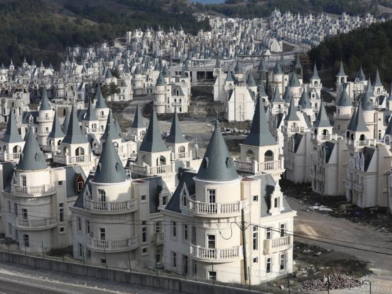 A photo shows hundreds of houses part of the Sarot Group's Burj Al Babas project  close to the town centre of Mudurnu in the Bolu northwestern region. 
Adem ALTAN / AFP
