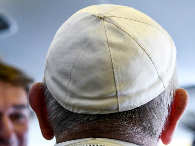 Pope Francis arrives to speak to reporters aboard a plane on his way to Abu Dhabi on February 3, 2019. 
Vincenzo PINTO / AFP