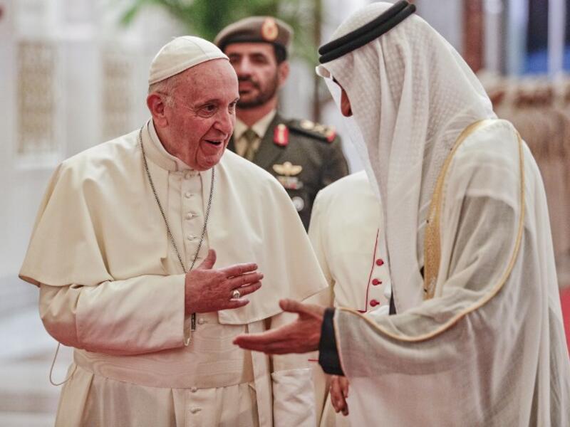 Pope Francis (L) is welcomed by Abu Dhabi's Crown Prince Sheikh Mohammed bin Zayed al-Nahyan upon his arrival at Abu Dhabi International Airport in the UAE capital on February 3, 2019. 
Andrew Medichini / POOL / AFP