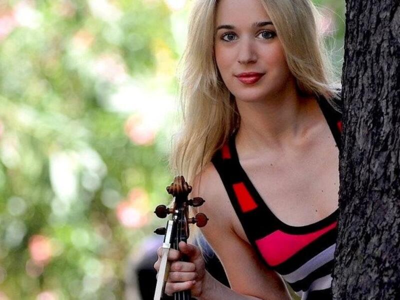 Italian violinist Anna Tifu  (Twitter)
