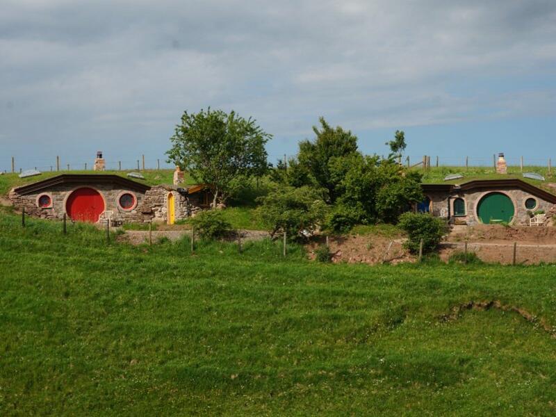 Bagend and The Burrow (Twitter)