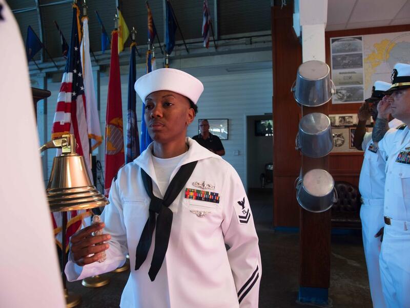 On this Armistice Day 100, Sailors from the Pacific Fleet staff tolled bells to recognize the 100th anniversary of the end of WWI and reflected on all who have served our nation (Twitter)